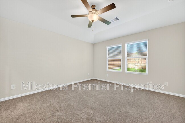 Building Photo - 2121 Gustavus Dr