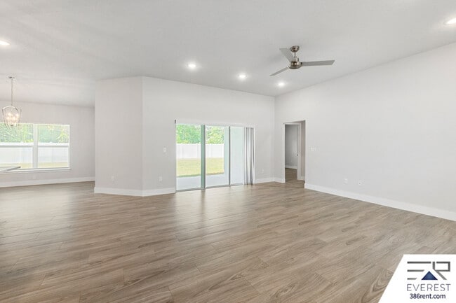 Building Photo - 8 Longview Ln