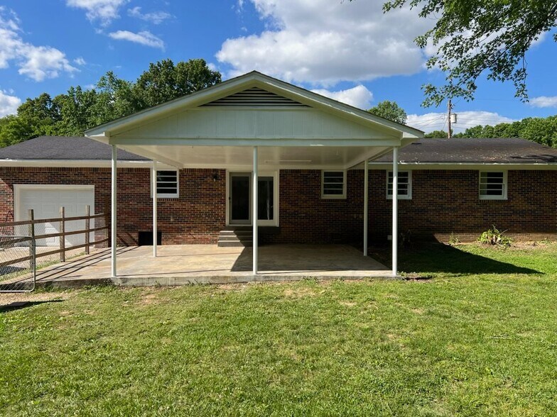 Building Photo - 1103 Hickory St