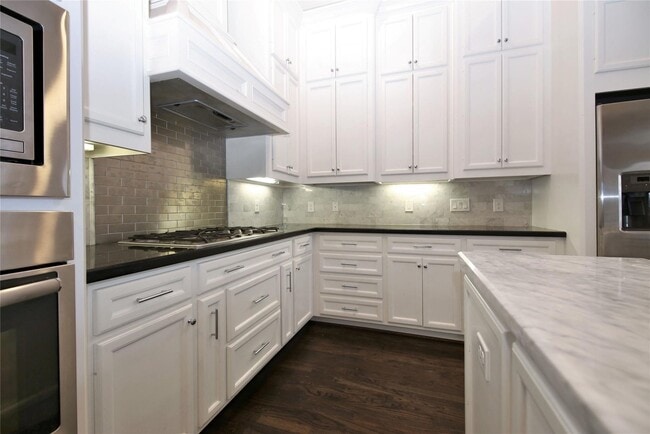 Building Photo - 2114 Bidwell Dr