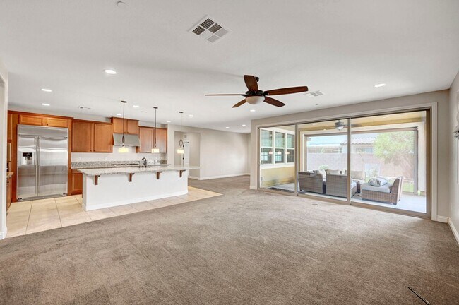 Building Photo - 4 bedroom home with 2 primary bedrooms! On...