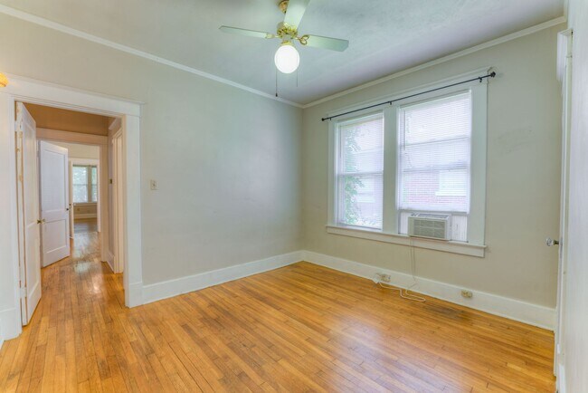 Building Photo - Charming 5BR/2.5BA Brick Bungalow in Vollintine-Evergreen