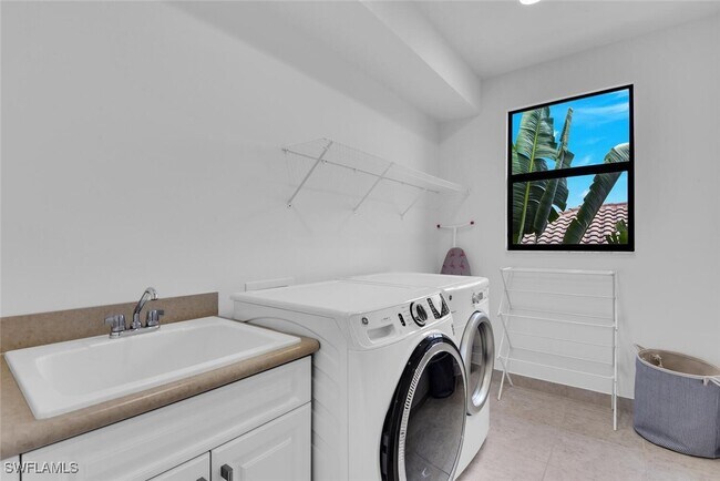 Building Photo - 2882 Cinnamon Bay Cir