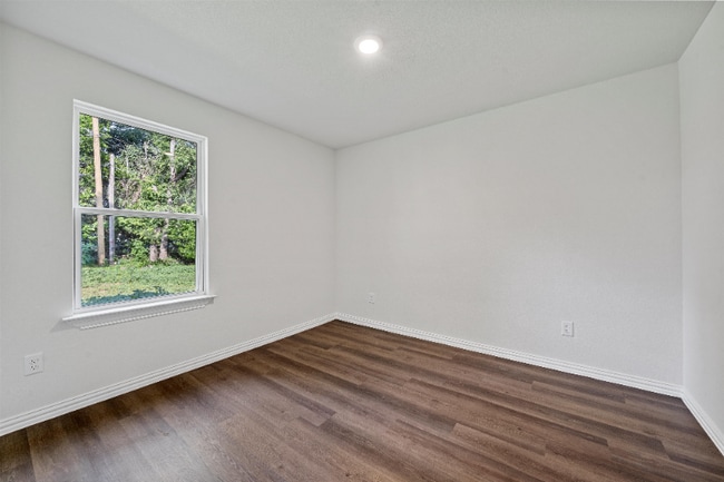 Building Photo - 2408 McKenzie Ave