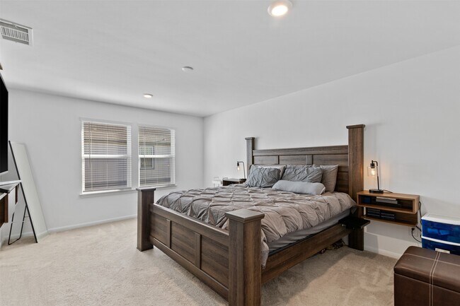 Building Photo - 19326 Sandy Woods Dr