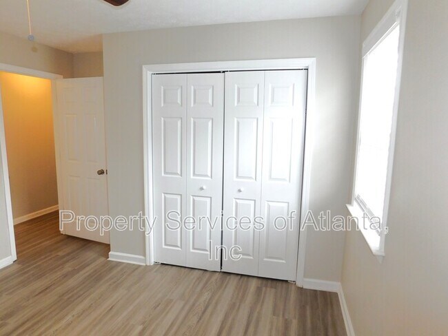 Building Photo - 6431 Shadow Ct