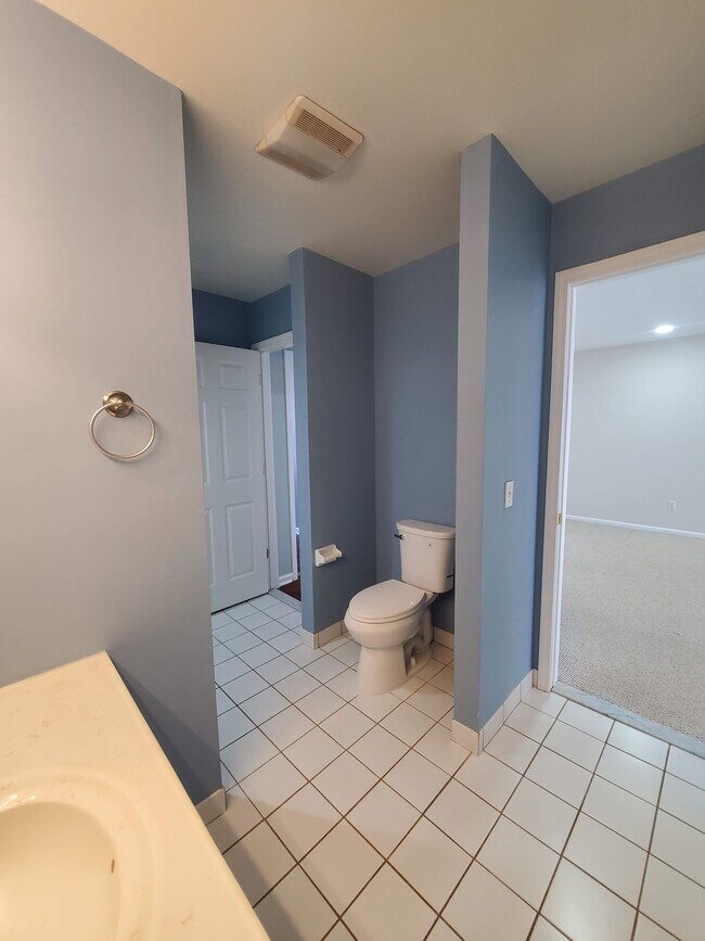 Building Photo - 20 Druid Ln