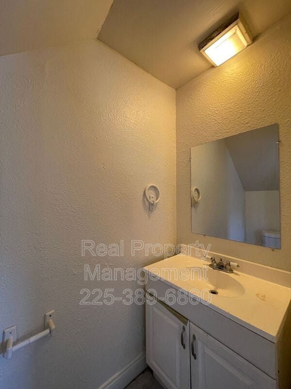 Building Photo - 750 Hospital Rd