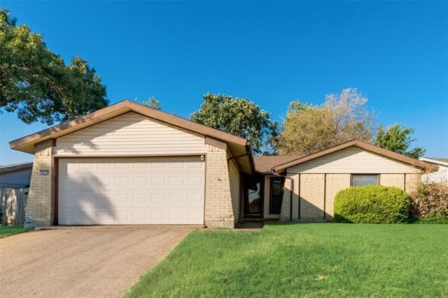 Building Photo - 1016 Summit Cir
