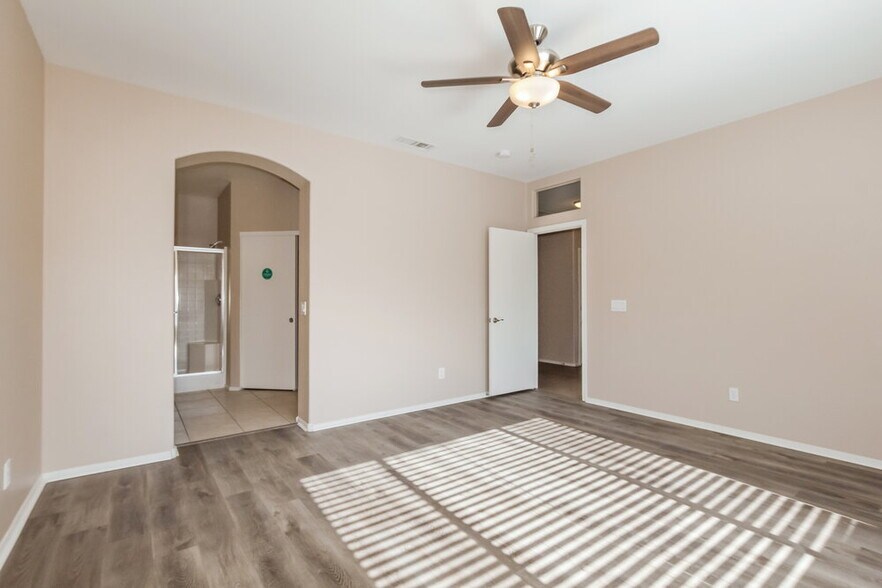 Building Photo - 14815 W Dovestar Dr
