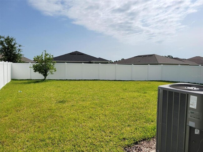 Building Photo - 3935 Fescue St