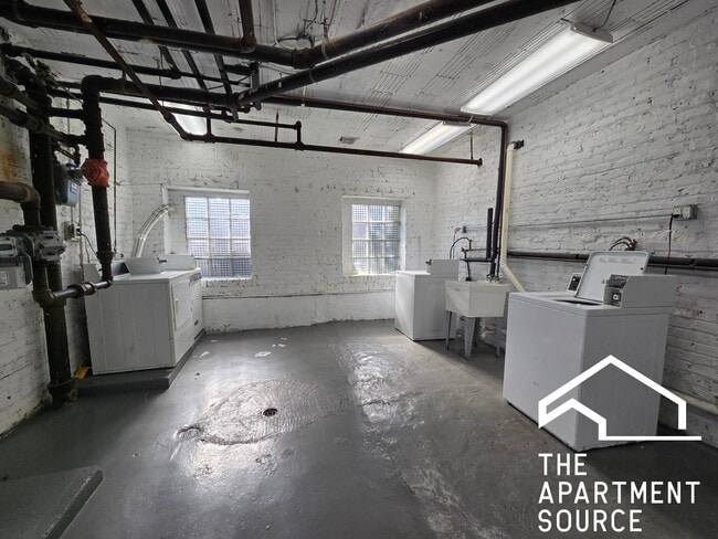 Building Photo - 1717 W North Shore Ave