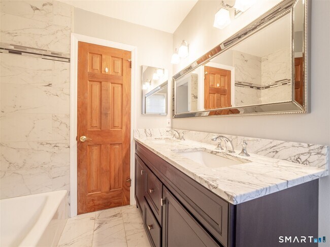 Building Photo - 267 Thayer Pond Rd