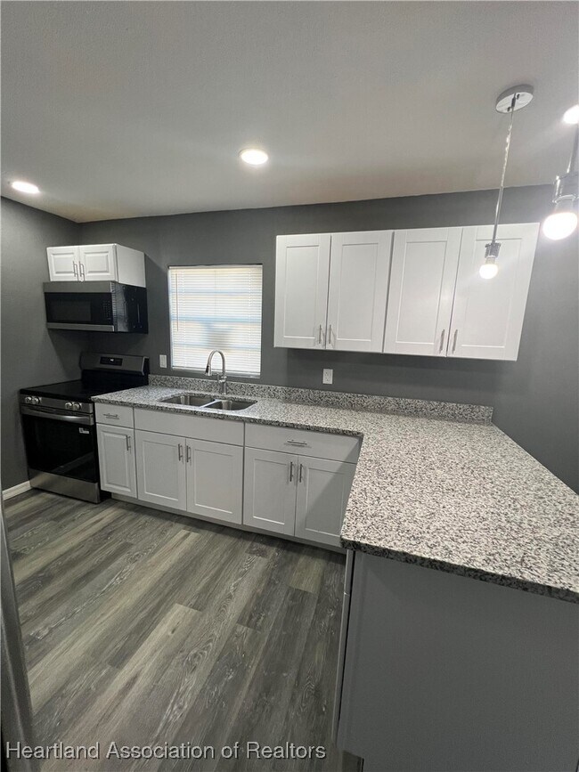 Building Photo - 213 Ben Hicks St