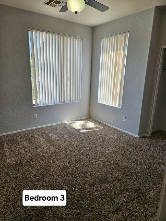 Building Photo - 931 E Sherri Dr