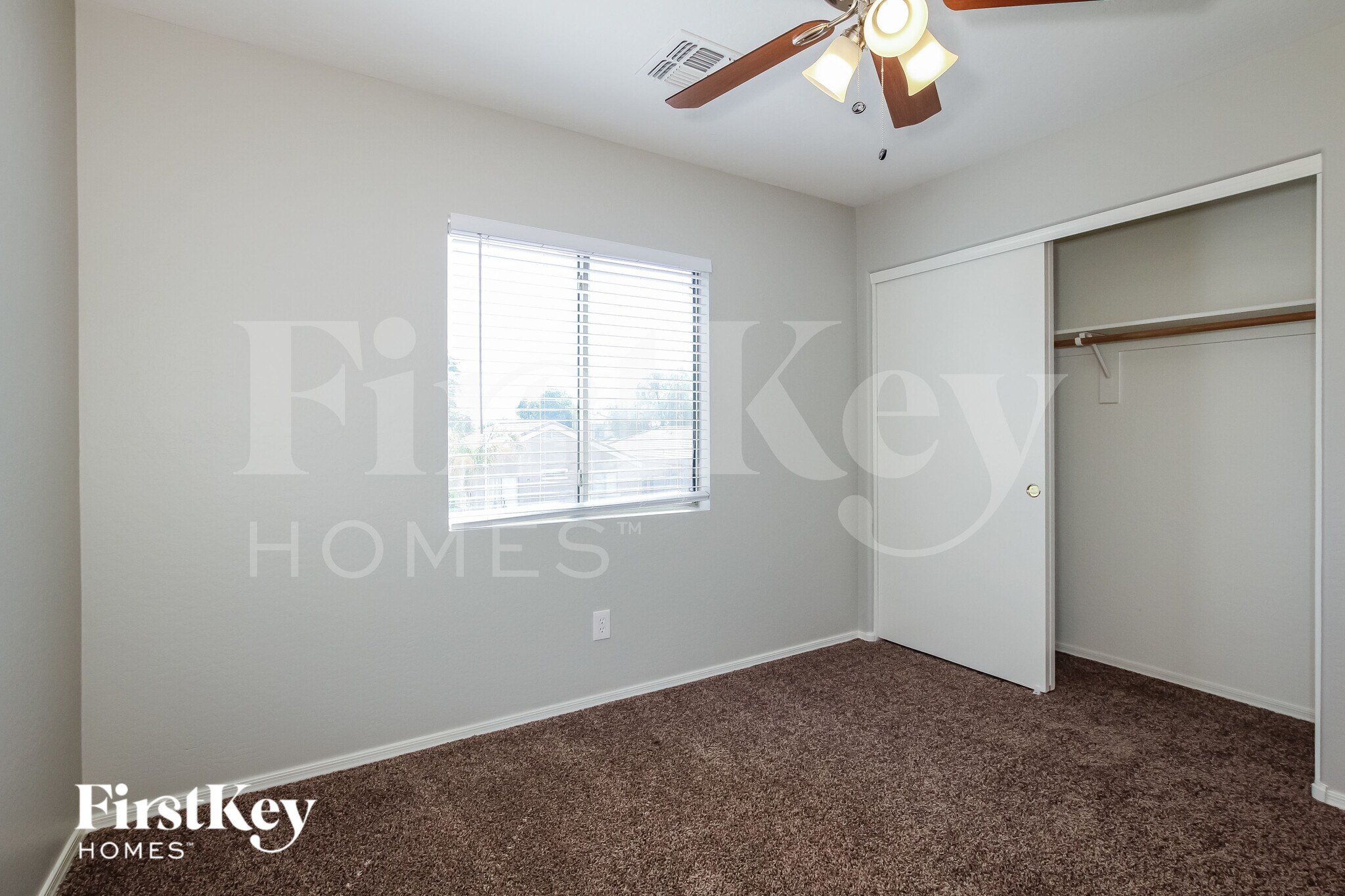 Building Photo - 12521 W Ash St