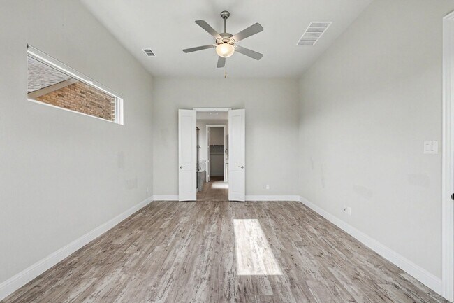 Building Photo - 2317 Willow Garden Dr