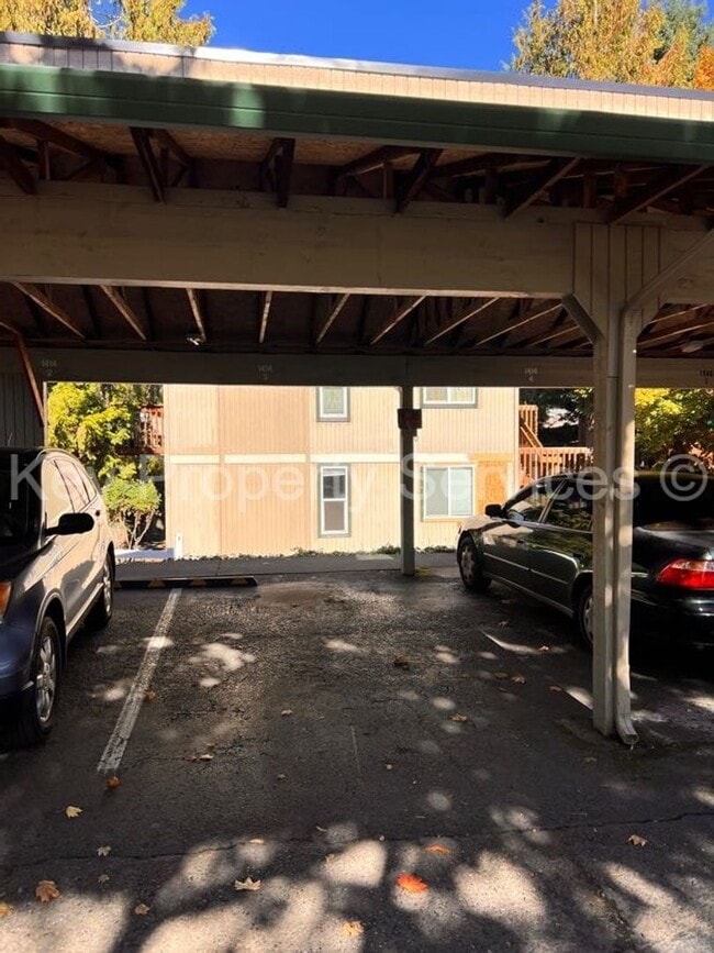 Building Photo - Updated Condo in Hazel Dell