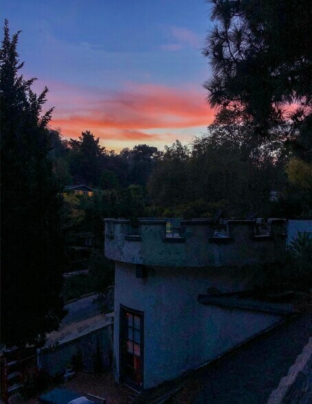 Building Photo - 8337 Lookout Mountain Ave