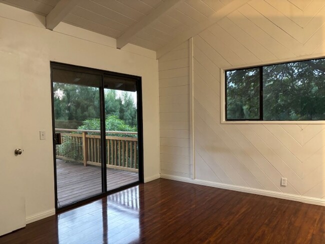 Building Photo - 2 Bedroom/2 Bathroom with Gorgeous Lanai a...