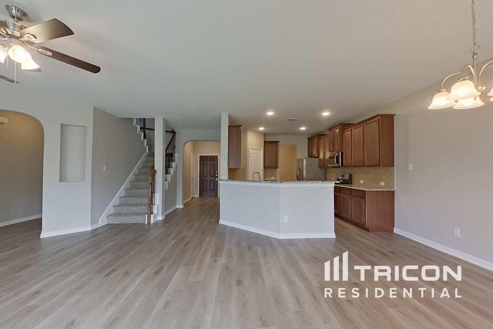 Building Photo - 8757 Royalwood Dr