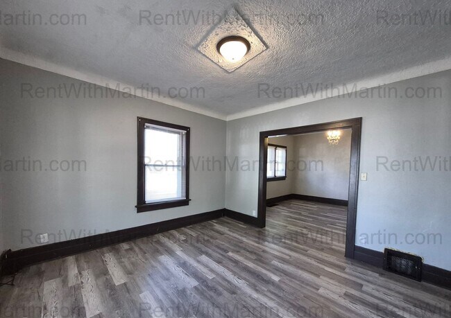 Building Photo - 1128 Mulberry St