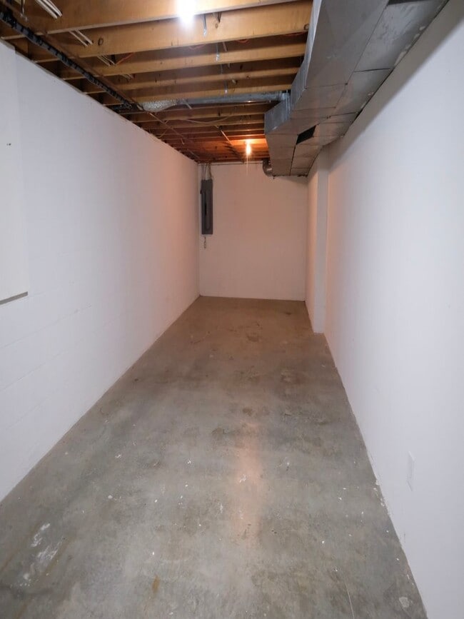 Building Photo - Well maintained 3 Bed 2.5 bath condo in a very quiet location. 2 car detached. Full unfinished ba...