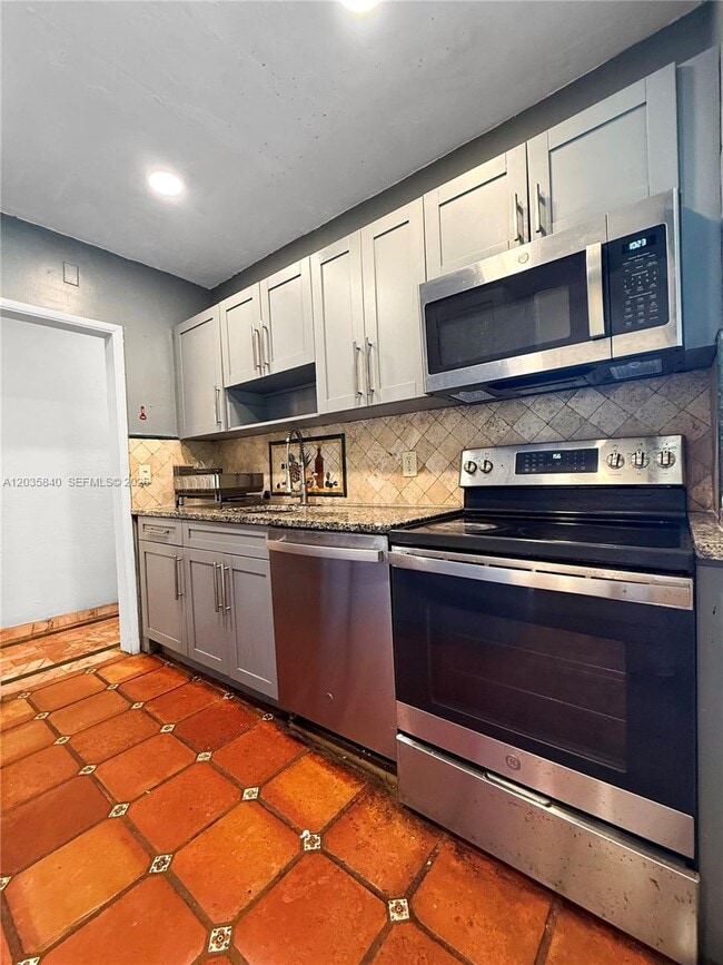 Building Photo - 3390 SW 75th Ave