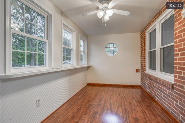 Building Photo - 3 Bedroom with Huge Rear yard