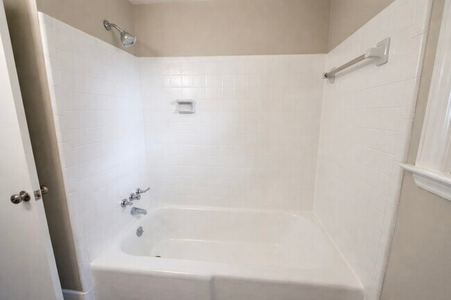 Building Photo - 108 Revere Dr