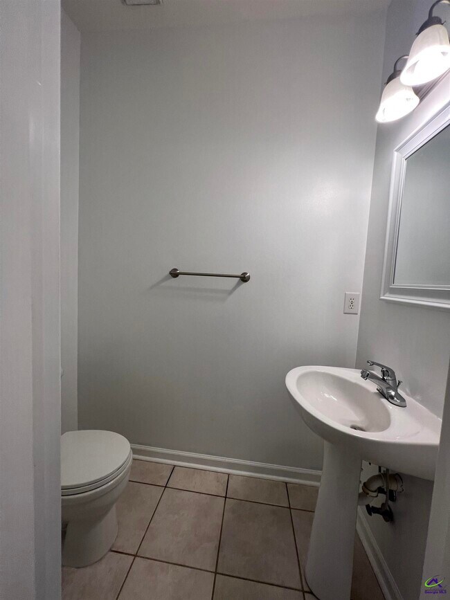 Building Photo - 206 Meyers Lake Dr