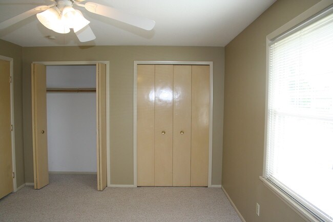 Master Bedroom - View 2 - 1269 Bonnie Ln