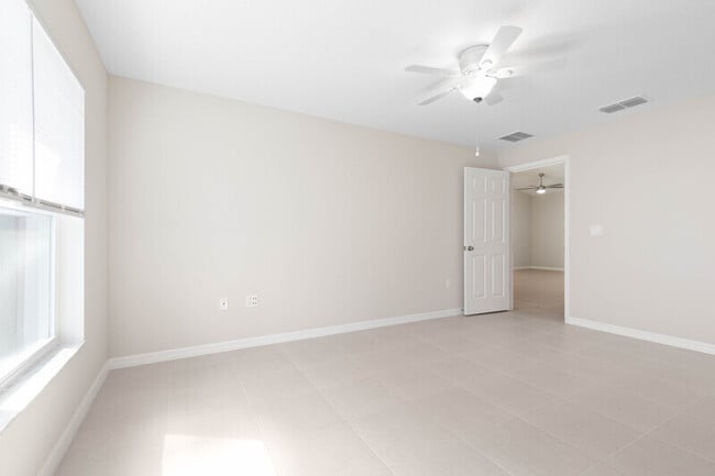 Building Photo - 24 Untermeyer Pl