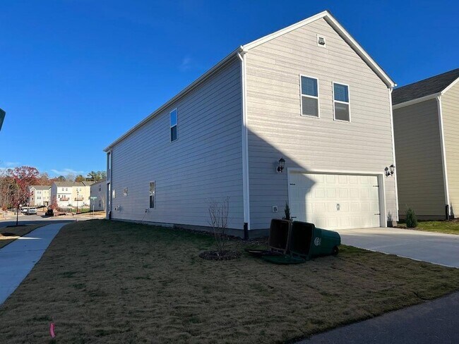 Building Photo - 302 King Closer Dr