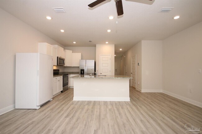 Building Photo - 8686 Meadow Flower Ln