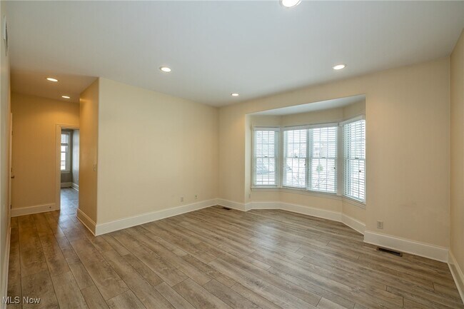 Building Photo - 4025 Meadowvale Ct