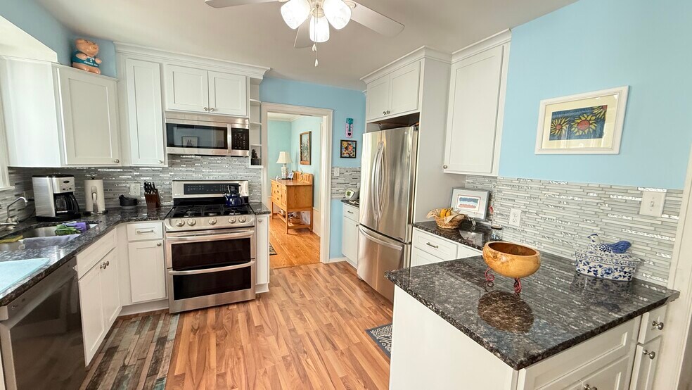 KITCHEN - 6909 W Lloyd St
