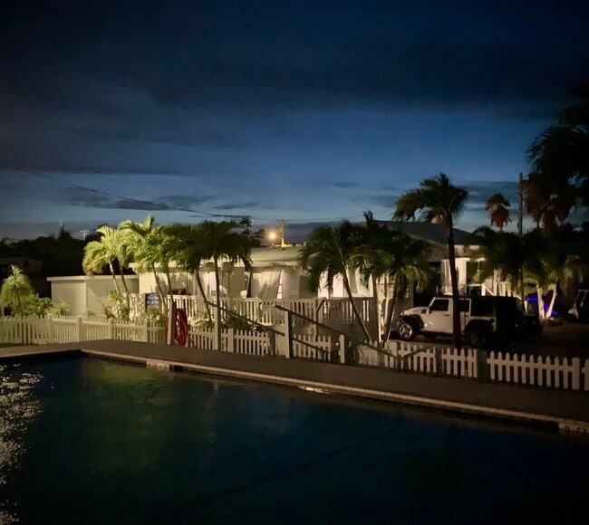 Building Photo - 55 Boca Chica Rd