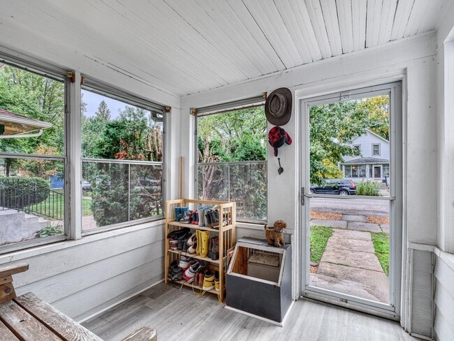 Building Photo - 4319 Harriet Ave