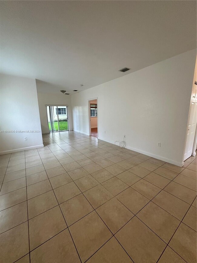 Building Photo - 2731 NE 3rd Dr