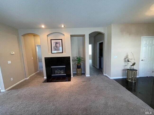 Building Photo - 206 Cedar Ridge Dr