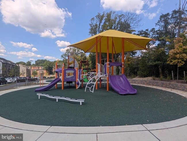 Building Photo - 6710 Belcrest Rd