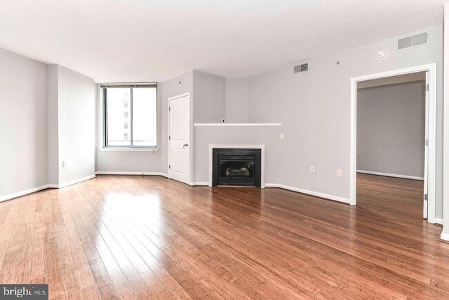 Building Photo - 851 N Glebe Rd