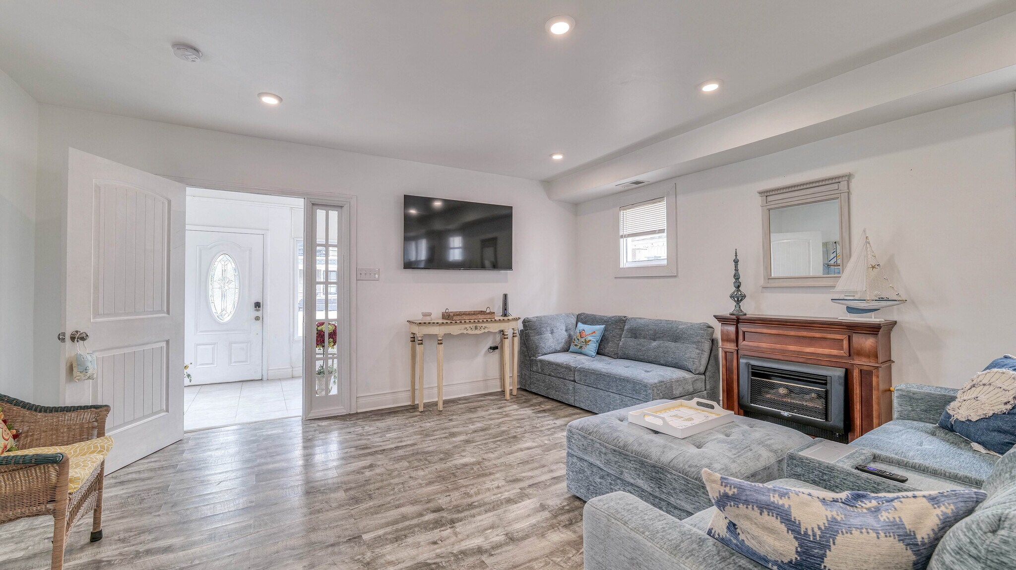 Building Photo - 14 N Vassar Sq