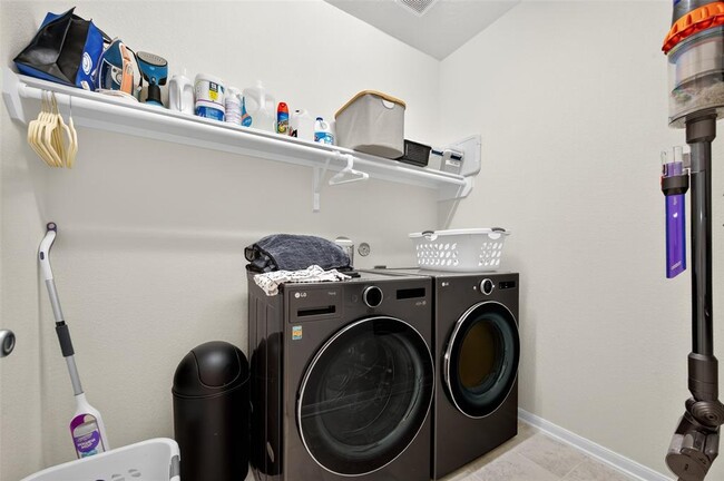 Building Photo - 12610 Northwood Colony Trl