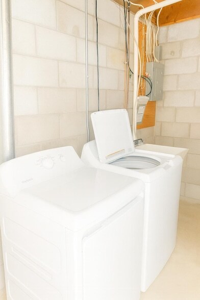 Building Photo - 9 Heights Rd NE