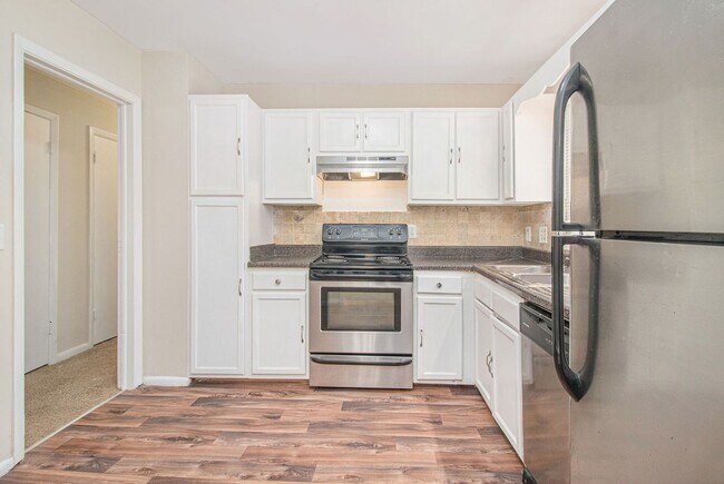 Building Photo - 3 bdrm, 2 bath in Decatur