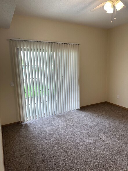 Building Photo - 210 10th St W