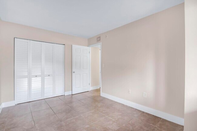 Building Photo - 5200 NW 31st Ave