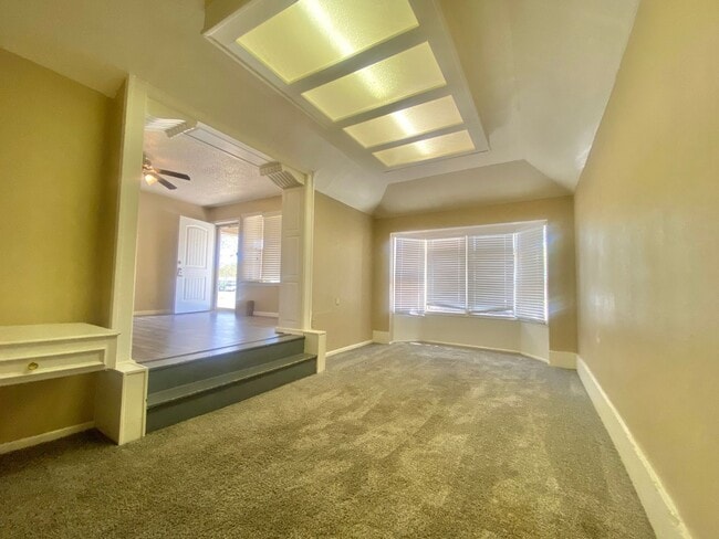 Building Photo - Great rental near center of Lubbock now av...